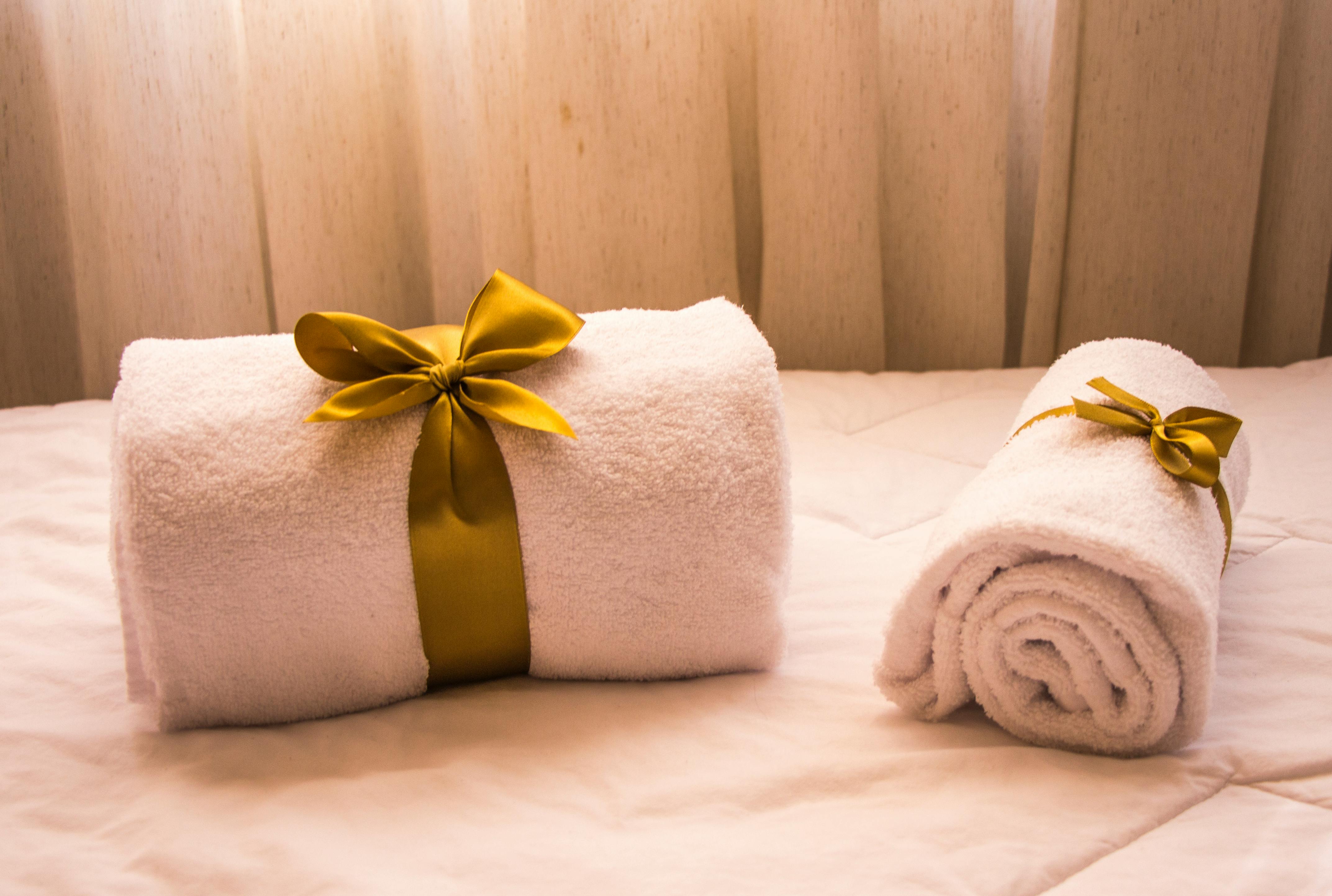 Voucher de oferta para massagem, com um laço decorativo